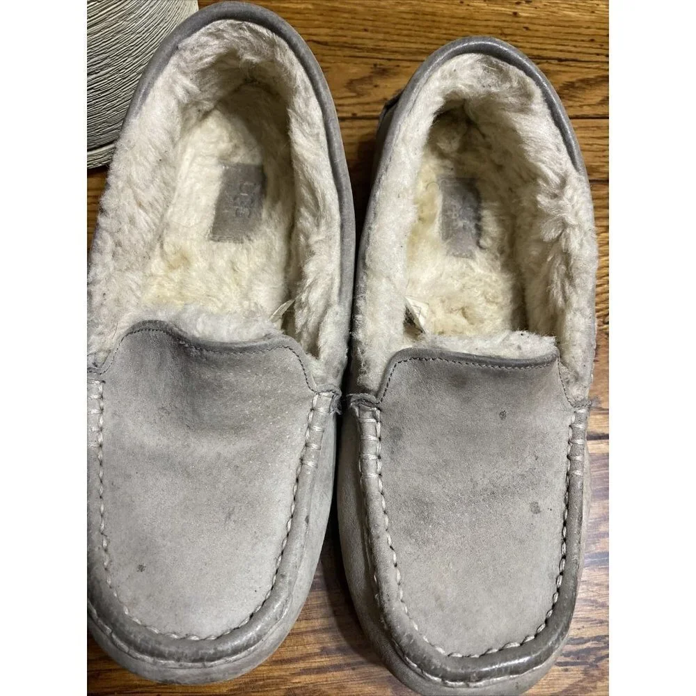 Ugg women's ansley moccasin size US 8 gray suede in great condition